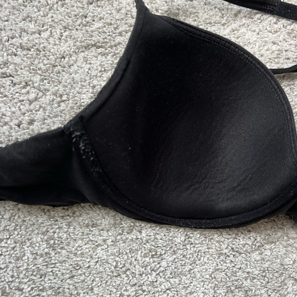 Black bra by Victoria’s Secret - Picture 3 of 12